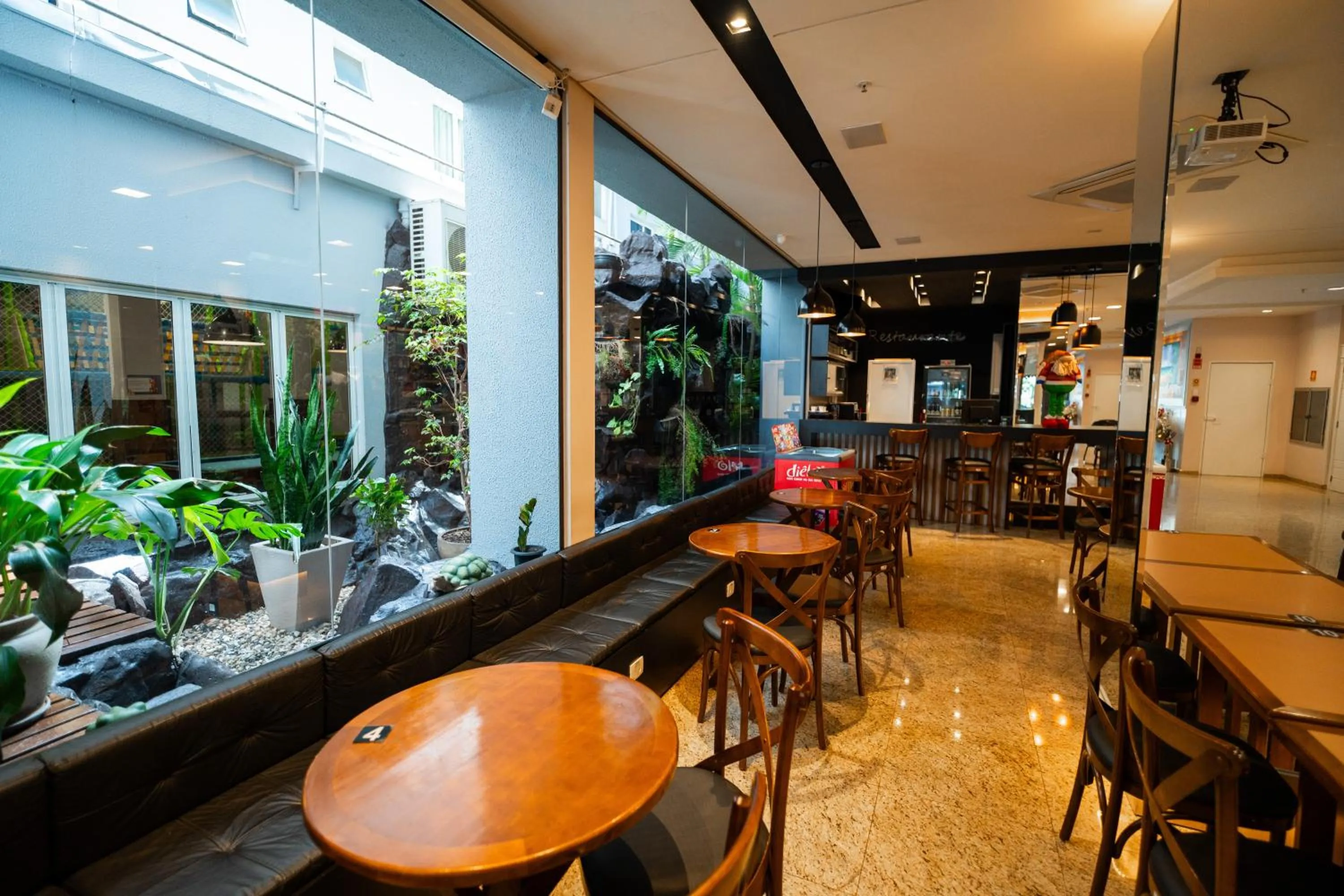 Restaurant/places to eat in Tarobá Hotel