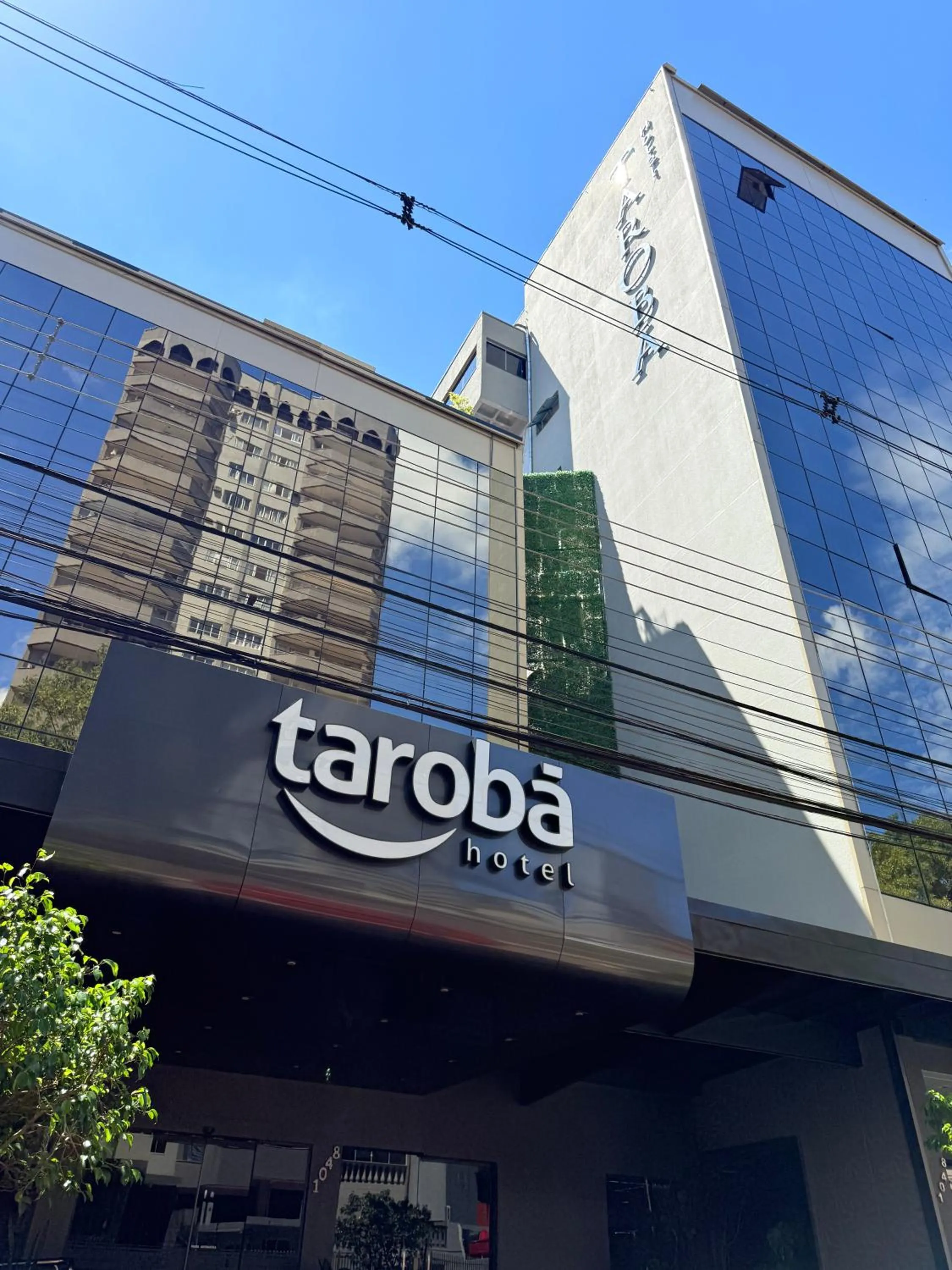 Facade/entrance in Tarobá Hotel