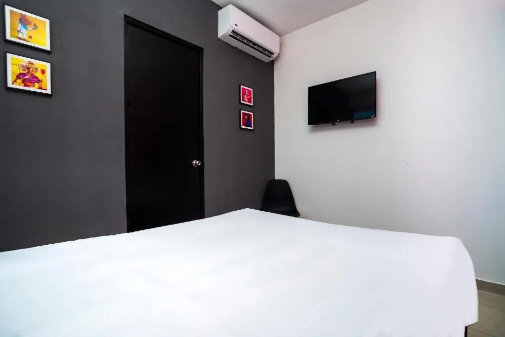 Bedroom, Bed in Adhoc Cintermex