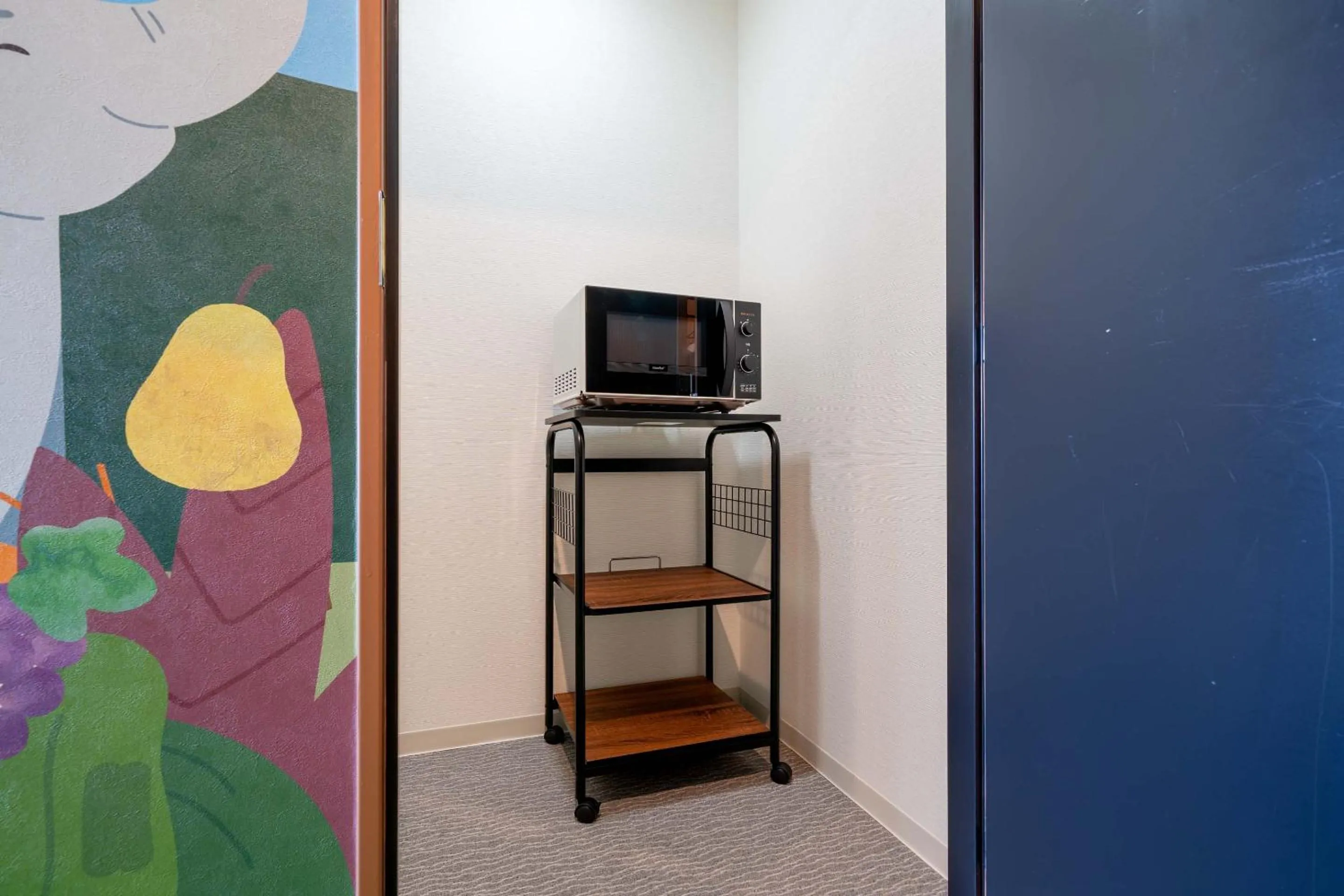 microwave in PLAY!! Resi Stay