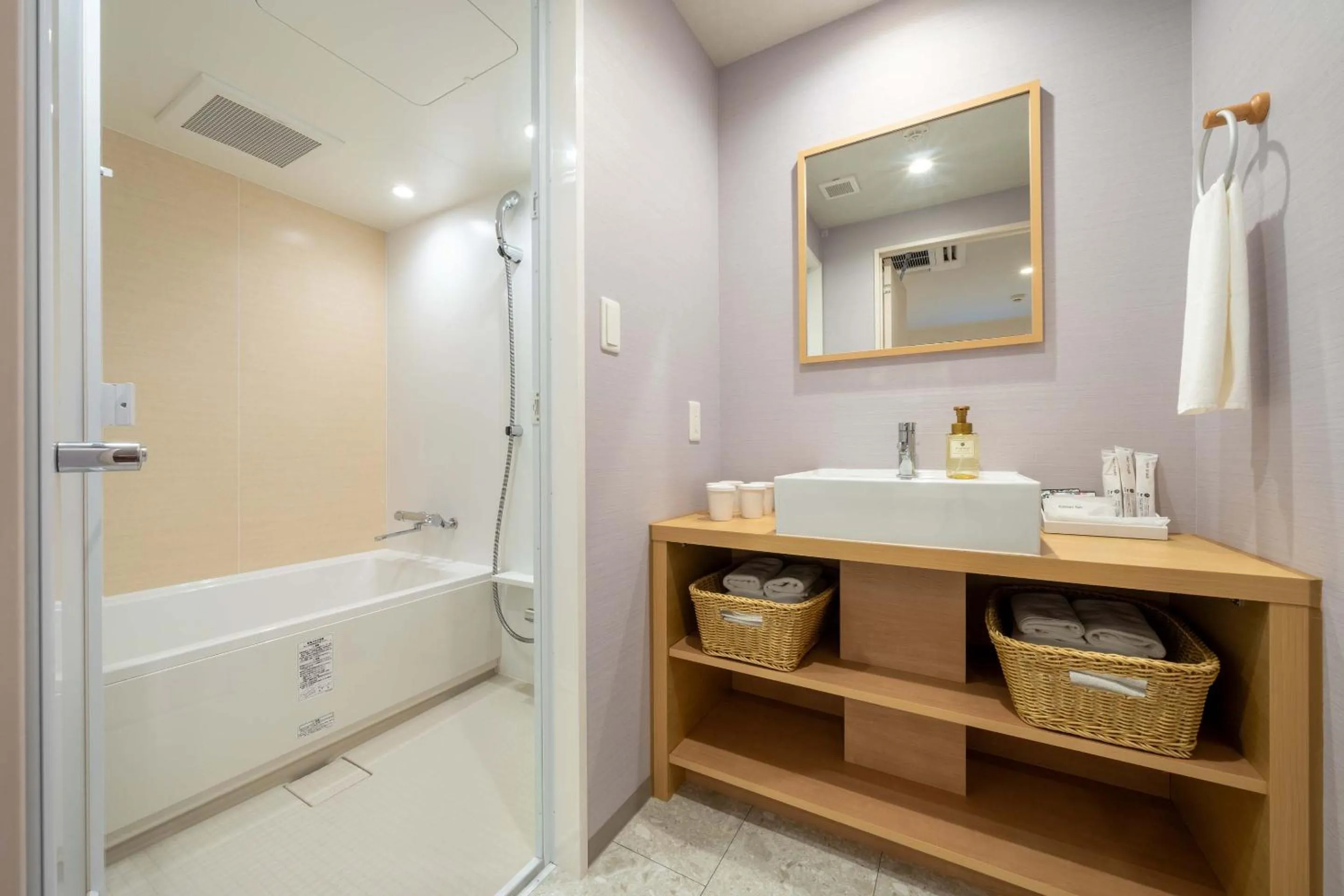 Shower in PLAY!! Resi Stay