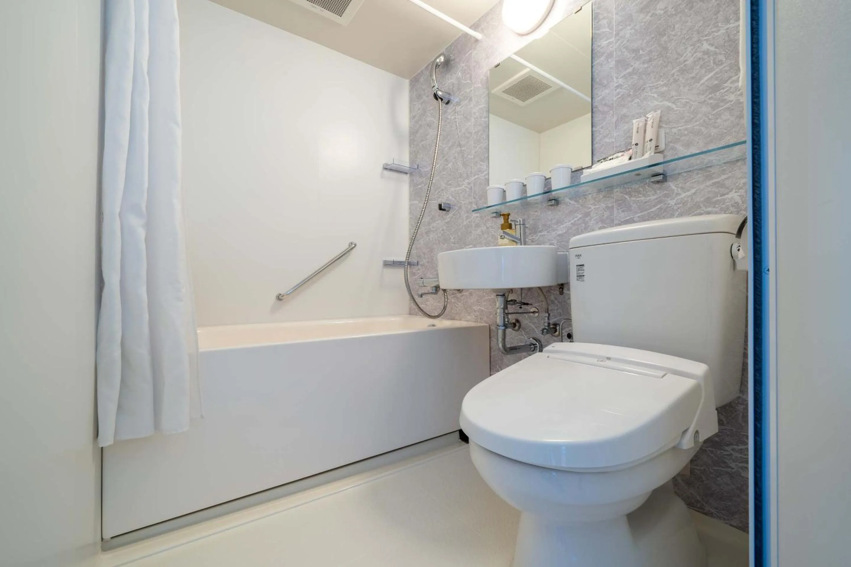 Shower in PLAY!! Resi Stay