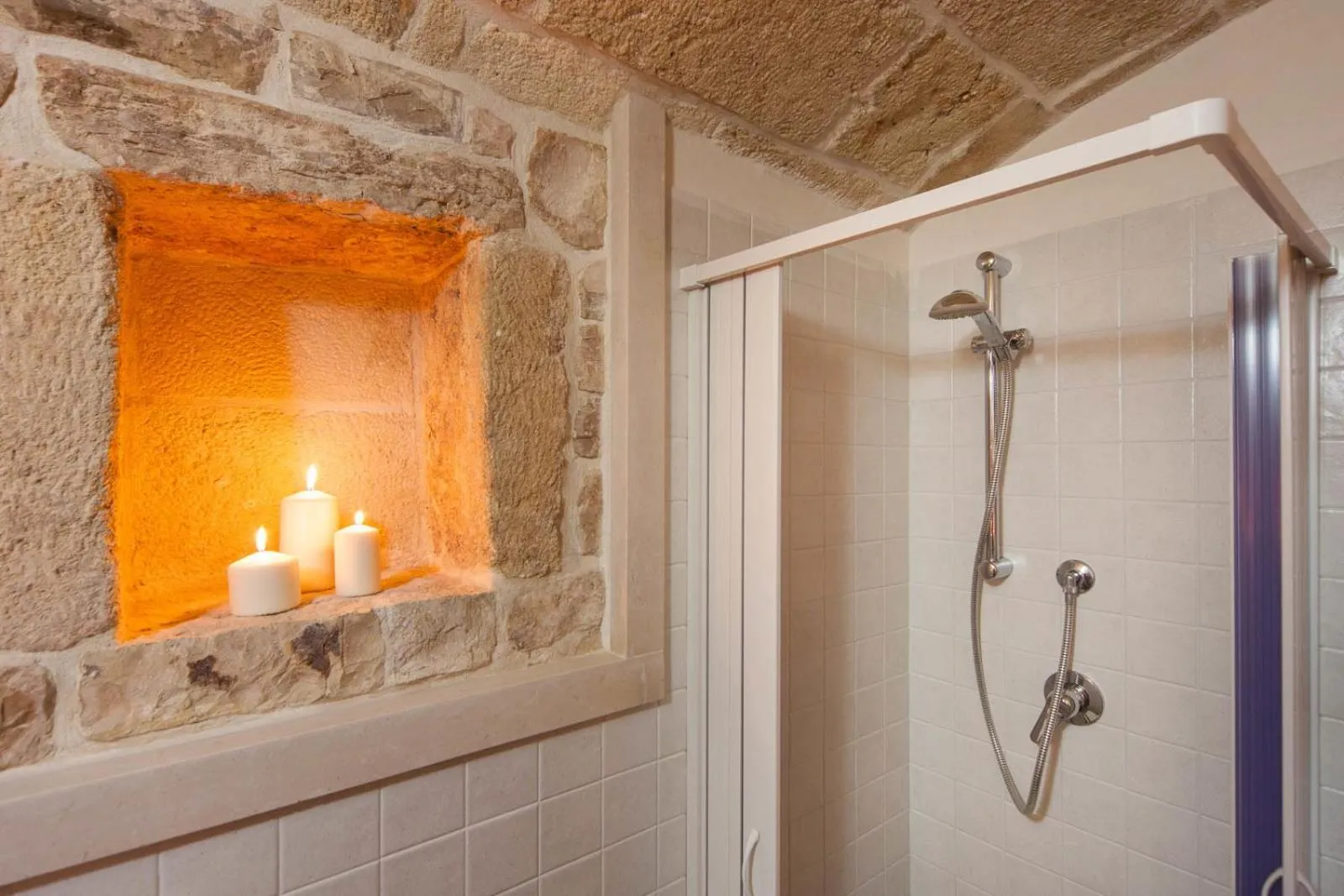 Shower in Cuore di Pietra - Housea