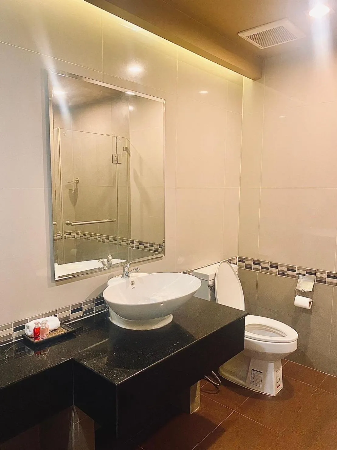 Bathroom in Le Ram Hotel No window