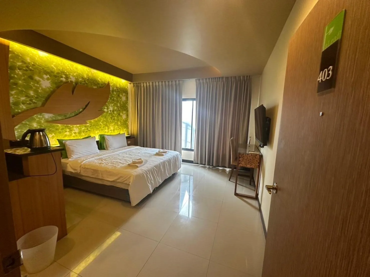 Property building, Bed in Le Ram Hotel No window