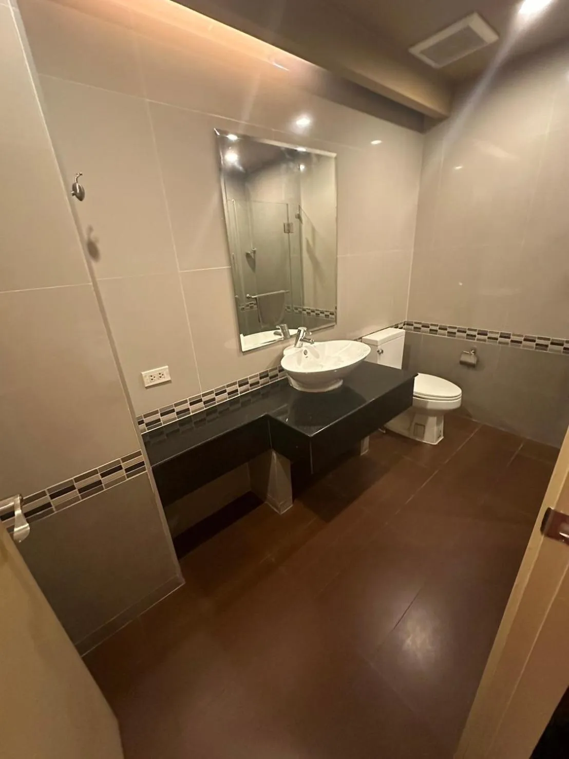 Bathroom in Le Ram Hotel No window