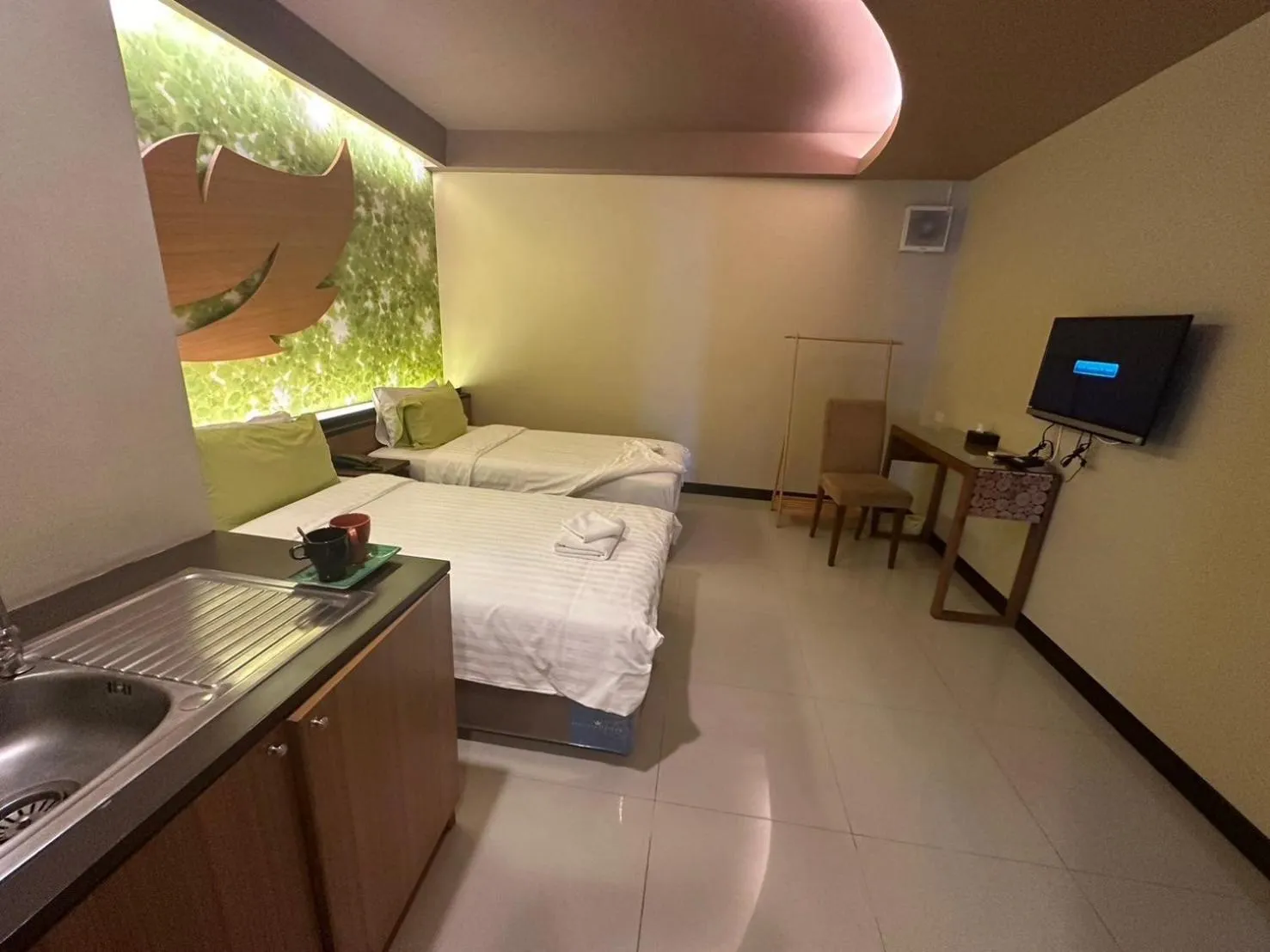 Property building, Bed in Le Ram Hotel No window