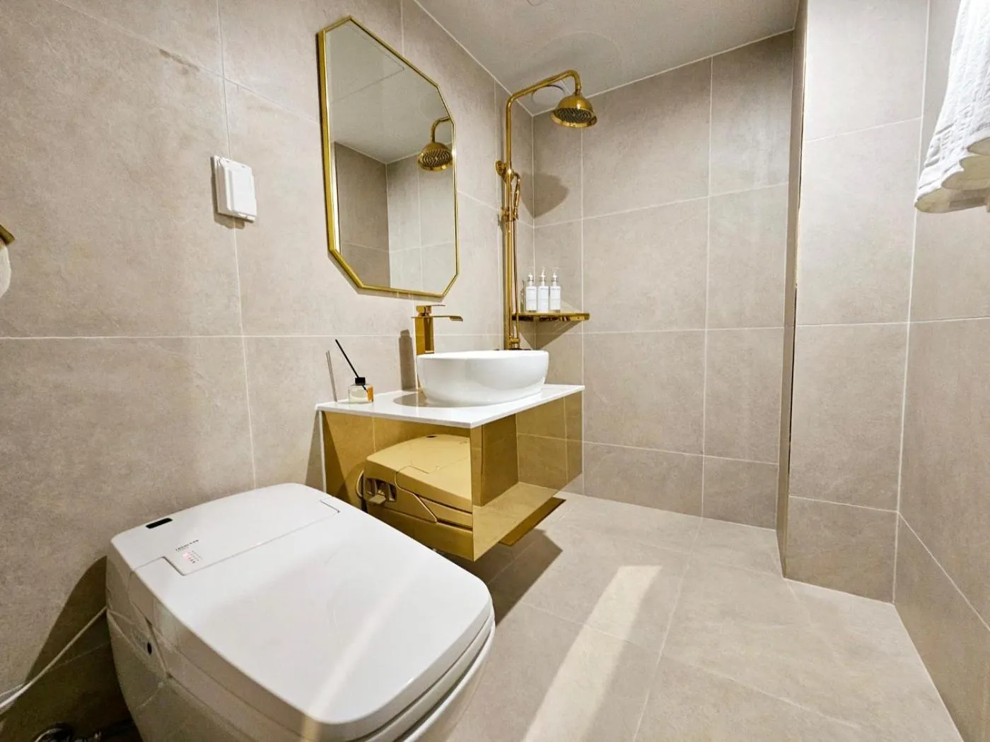 Daeyeon Grandis Hotel