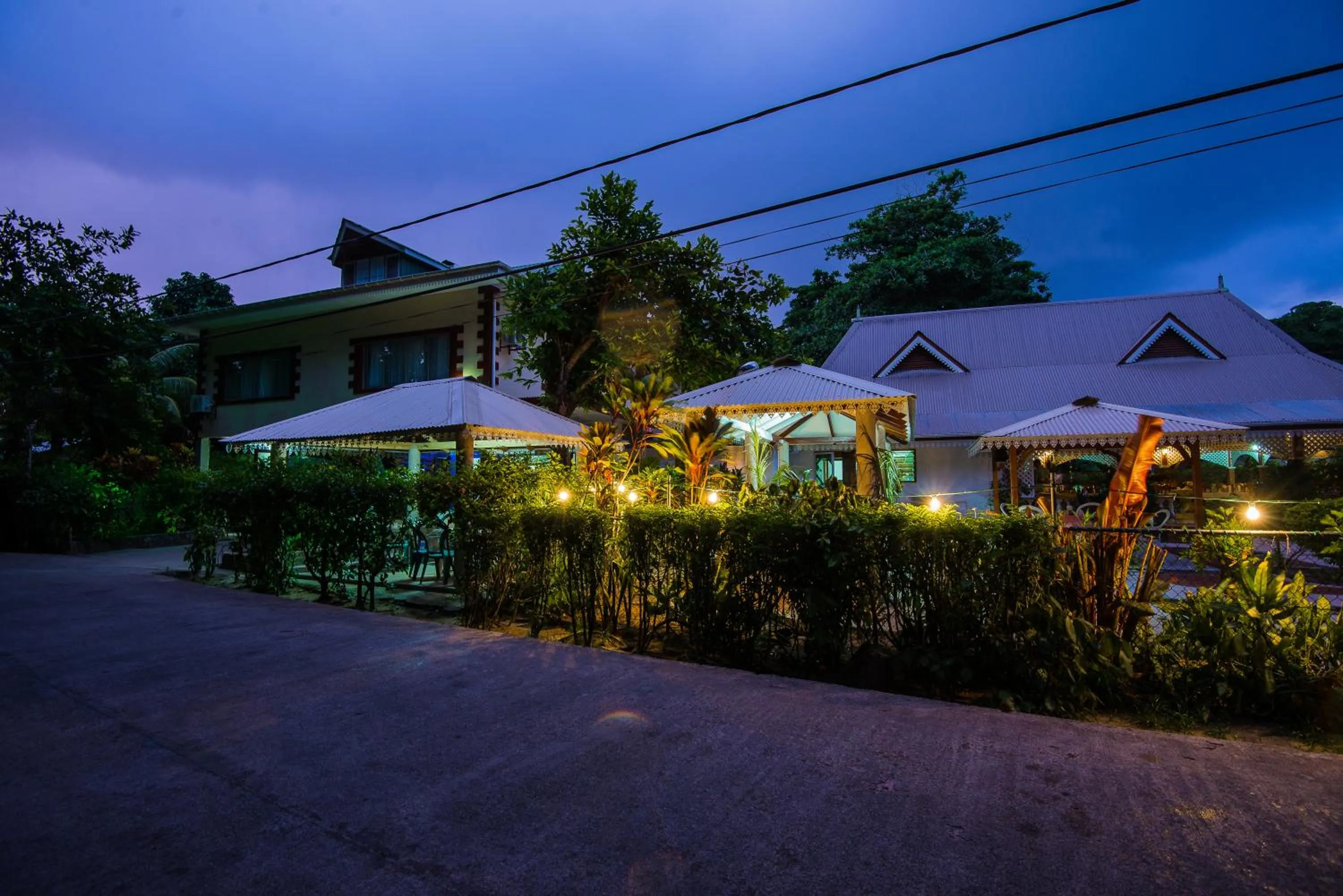 Restaurant/places to eat in Zerof Guest House