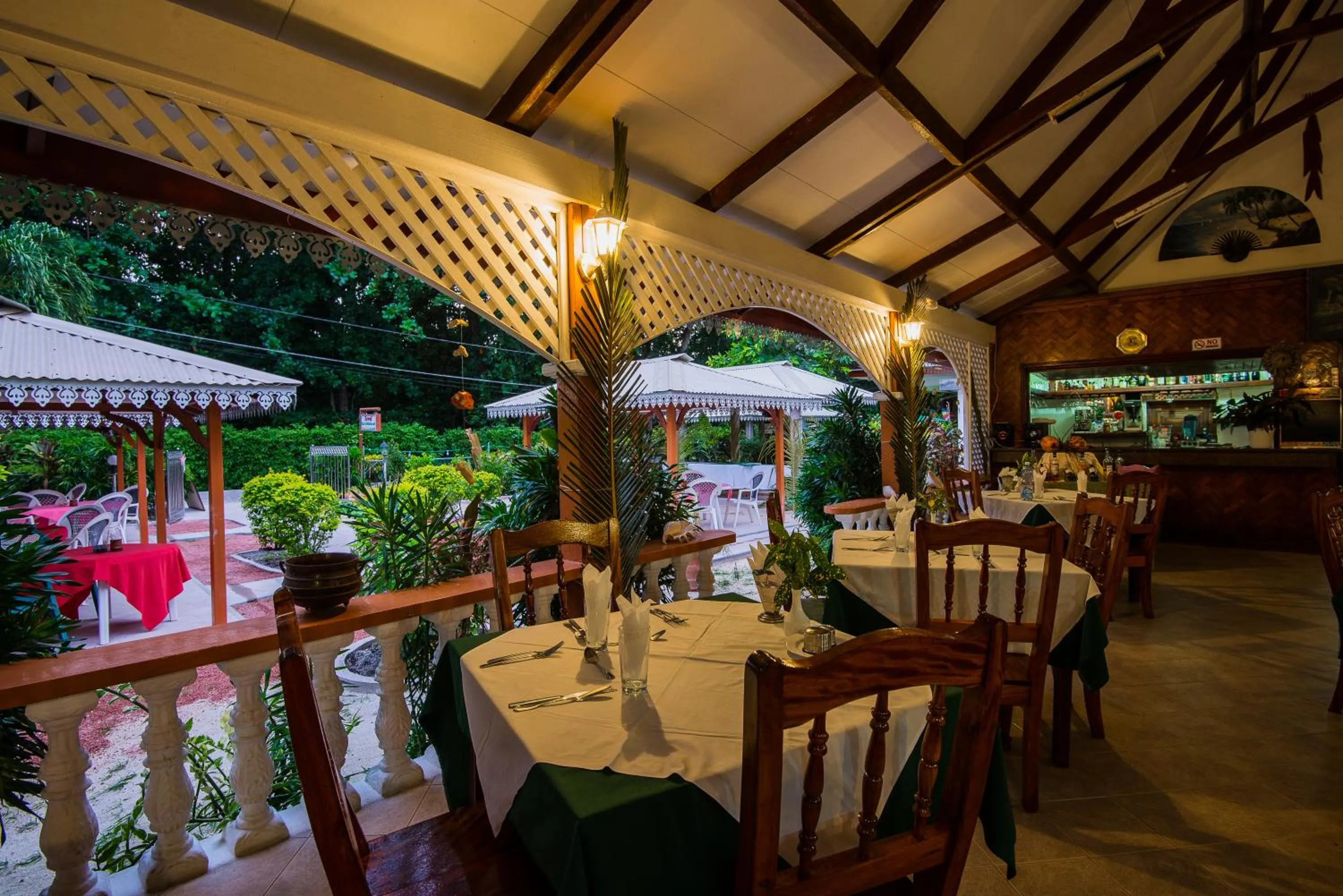 Restaurant/places to eat in Zerof Guest House