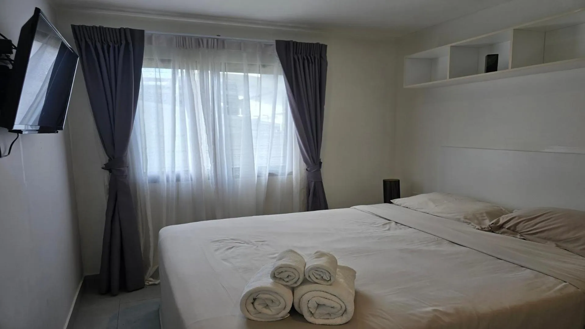 Bed in Island Escape 1BR T1-206