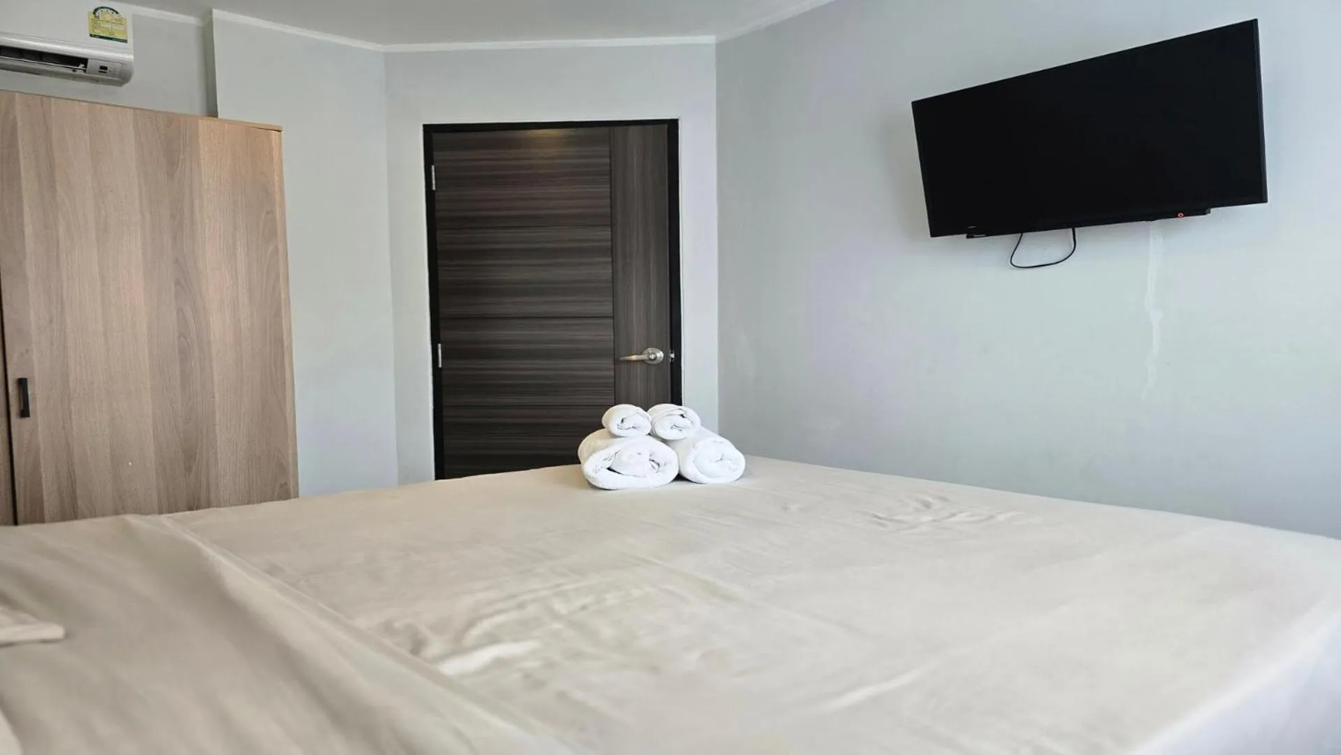 Bed in Island Escape 1BR T1-206