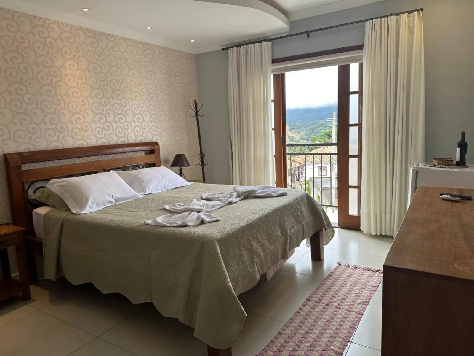 View (from property/room), Bed in Pousada Maria Monteiro Tiradentes