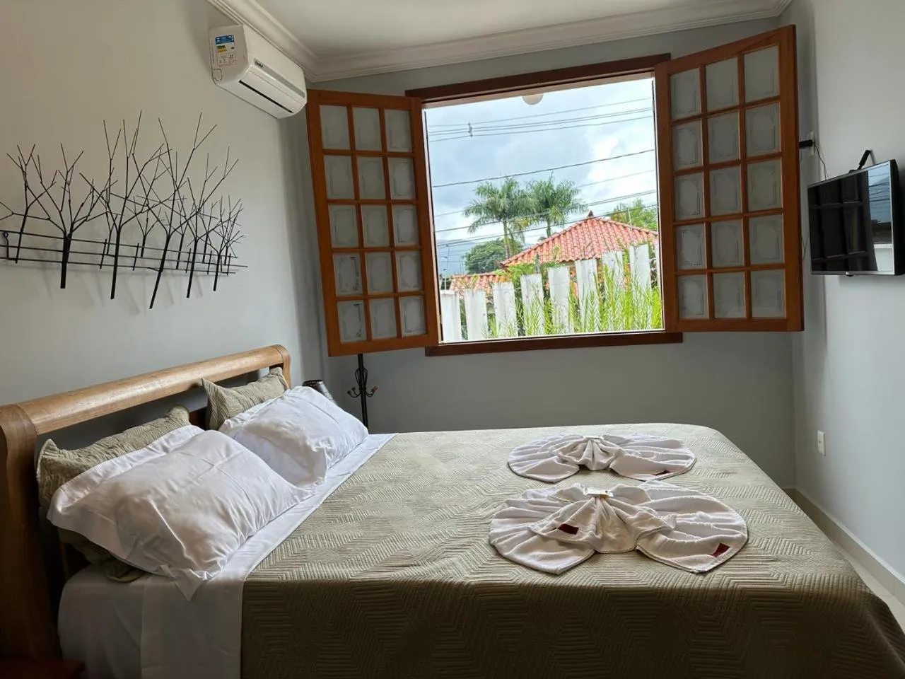 Photo of the whole room, Bed in Pousada Maria Monteiro Tiradentes