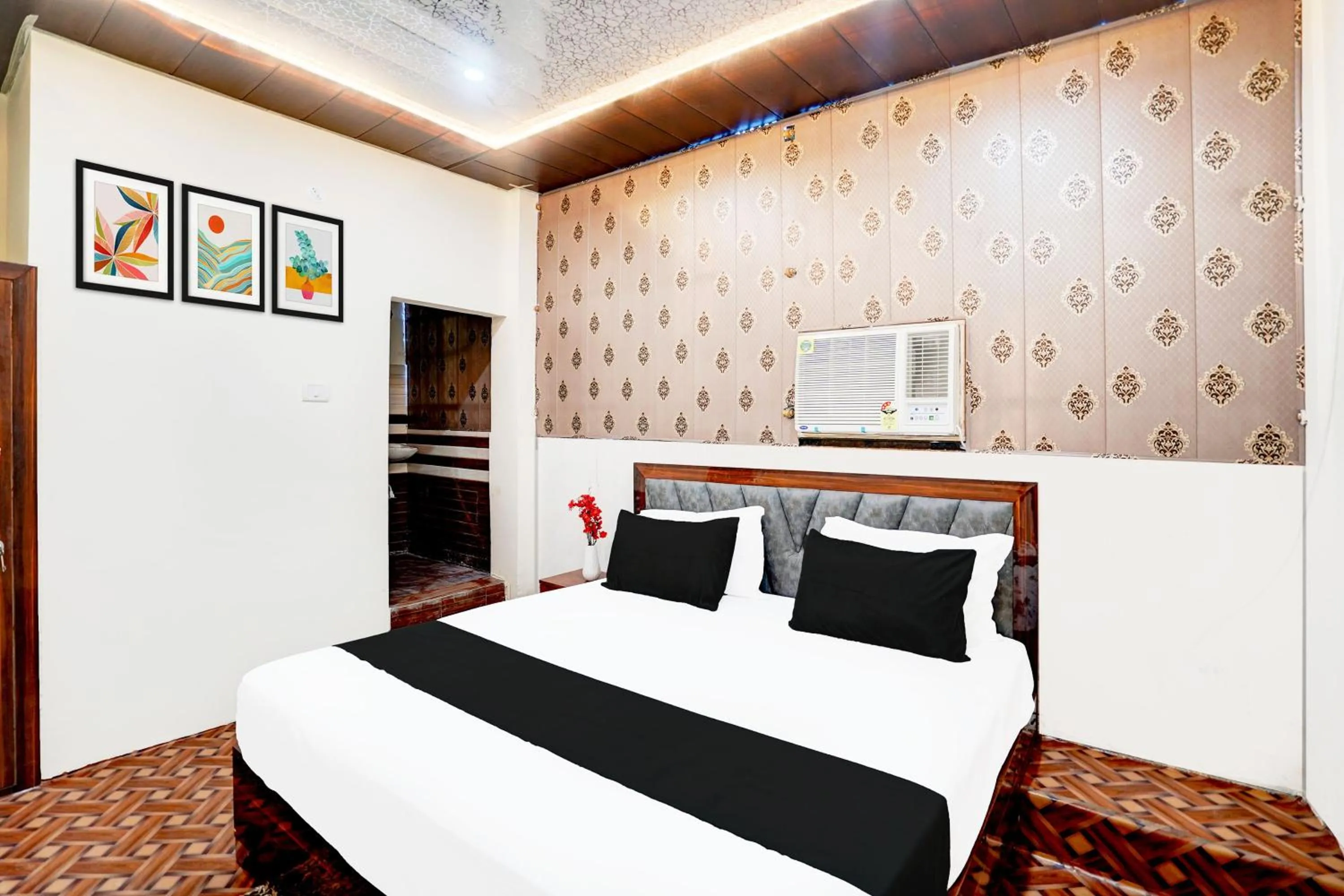 Facade/entrance in Hotel O by OYO ABHIK GRAND