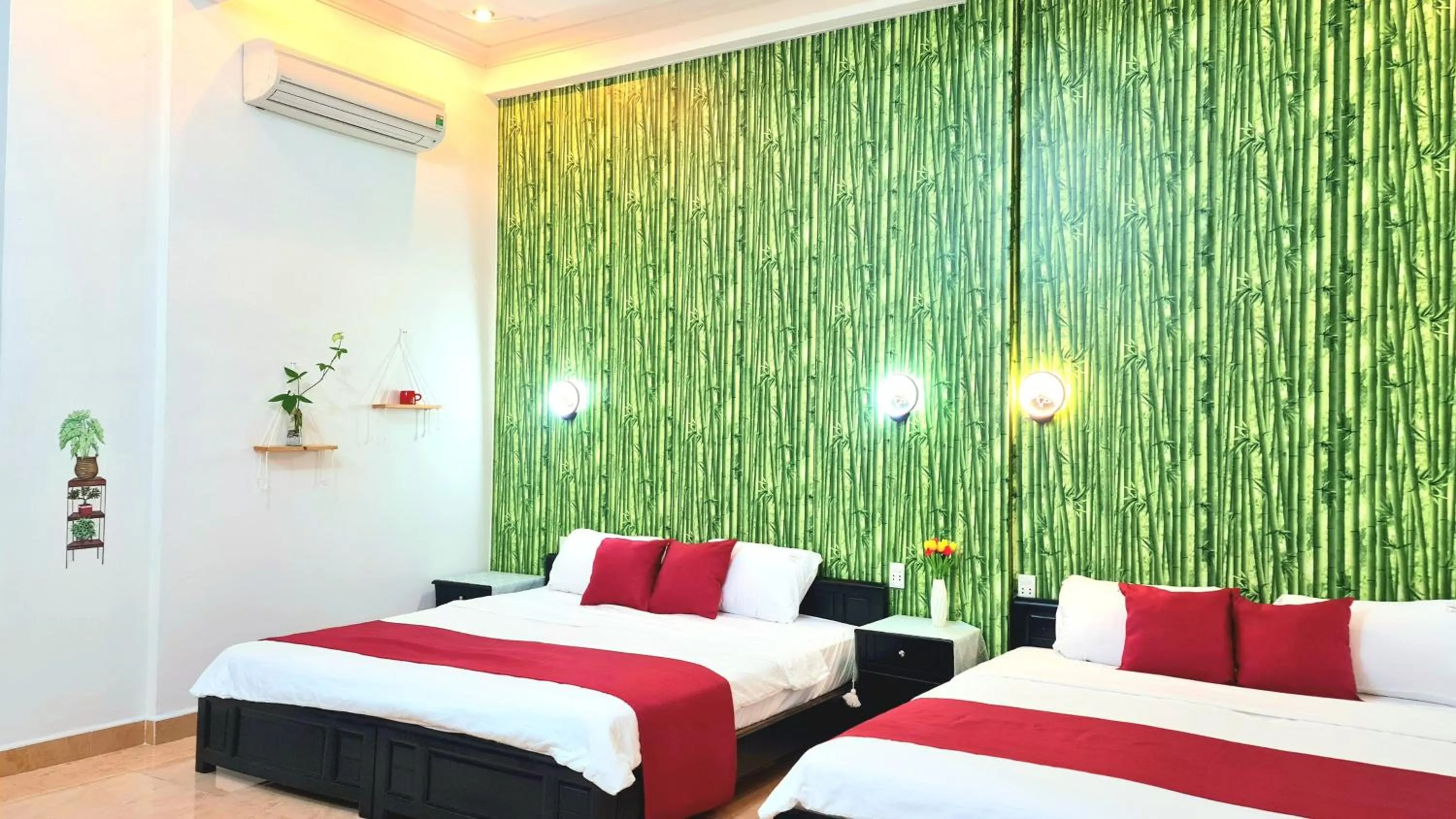 Bed in Minh Trang Villa Hoi An -BBQ Garden