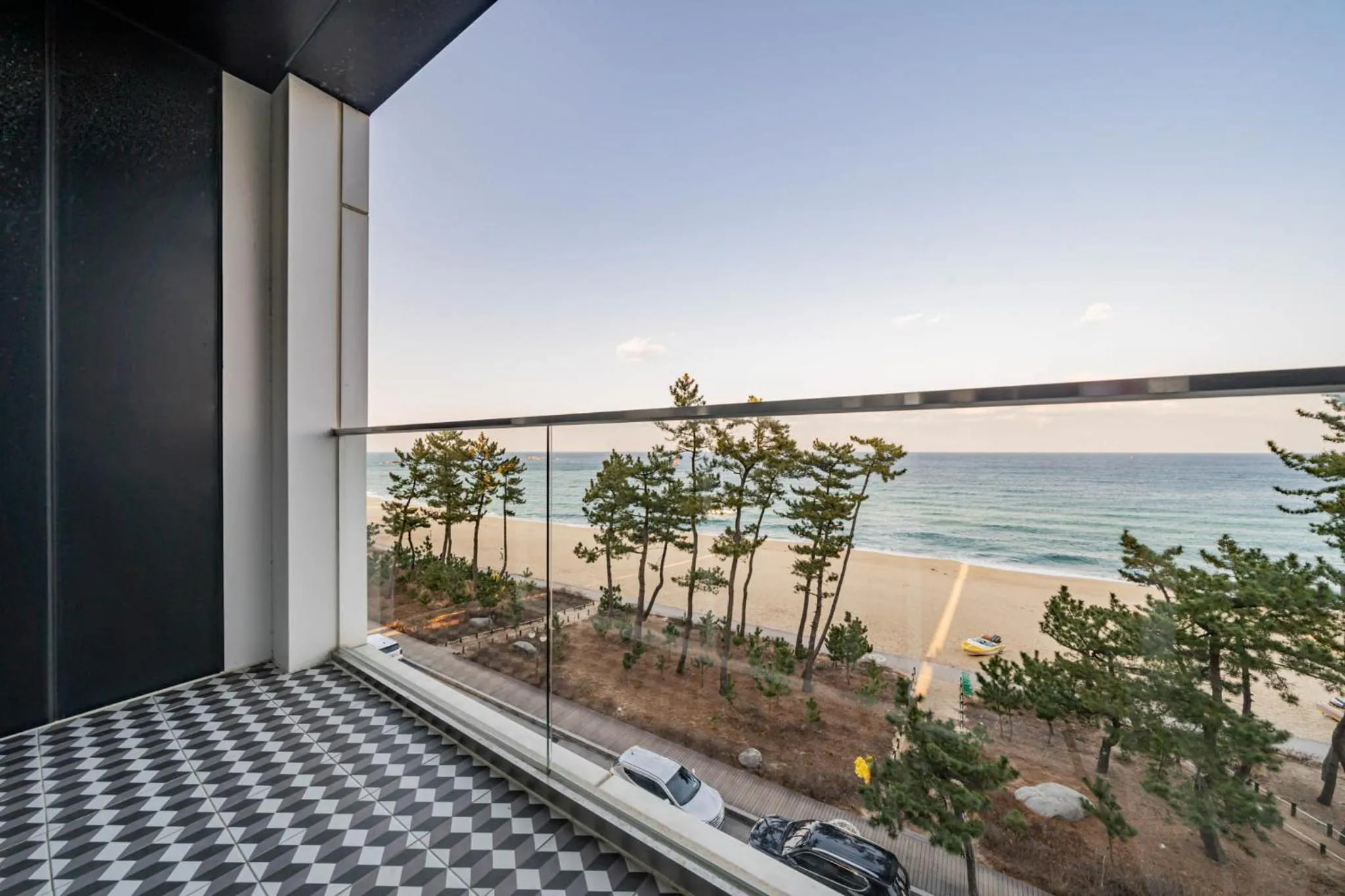 Gangneung Gyeongpodae Hotel Cube