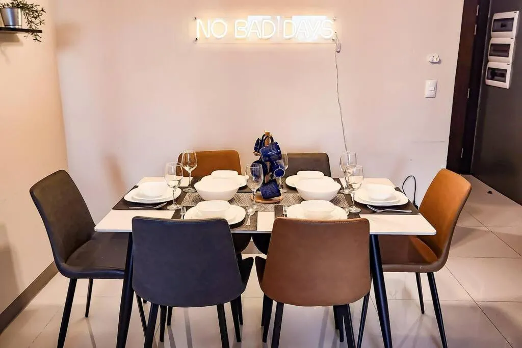 Spacious Executive 3br Apt with PS4 & bathtub in BGC