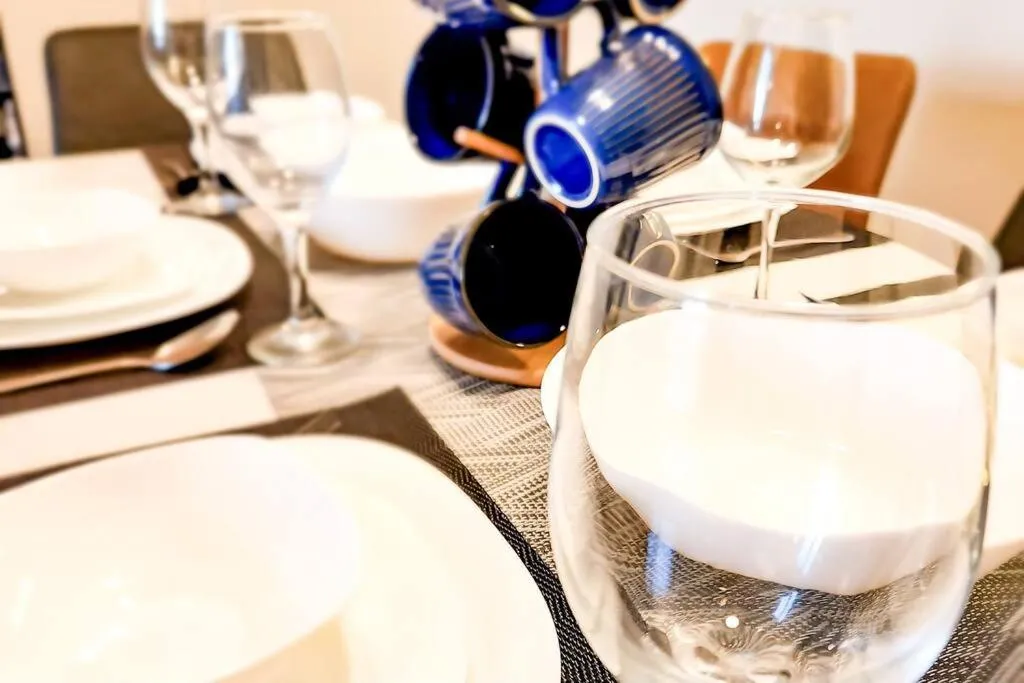 Spacious Executive 3br Apt with PS4 & bathtub in BGC