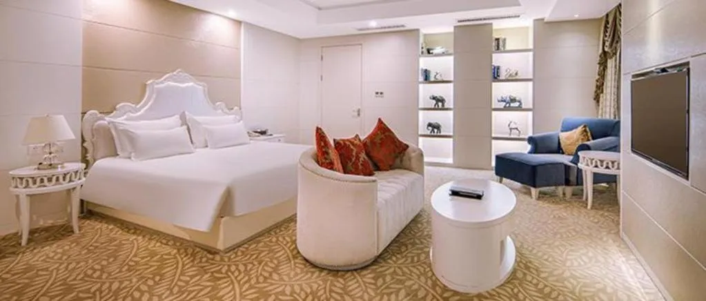 Bed in New Century Hotel Putuo Zhoushan