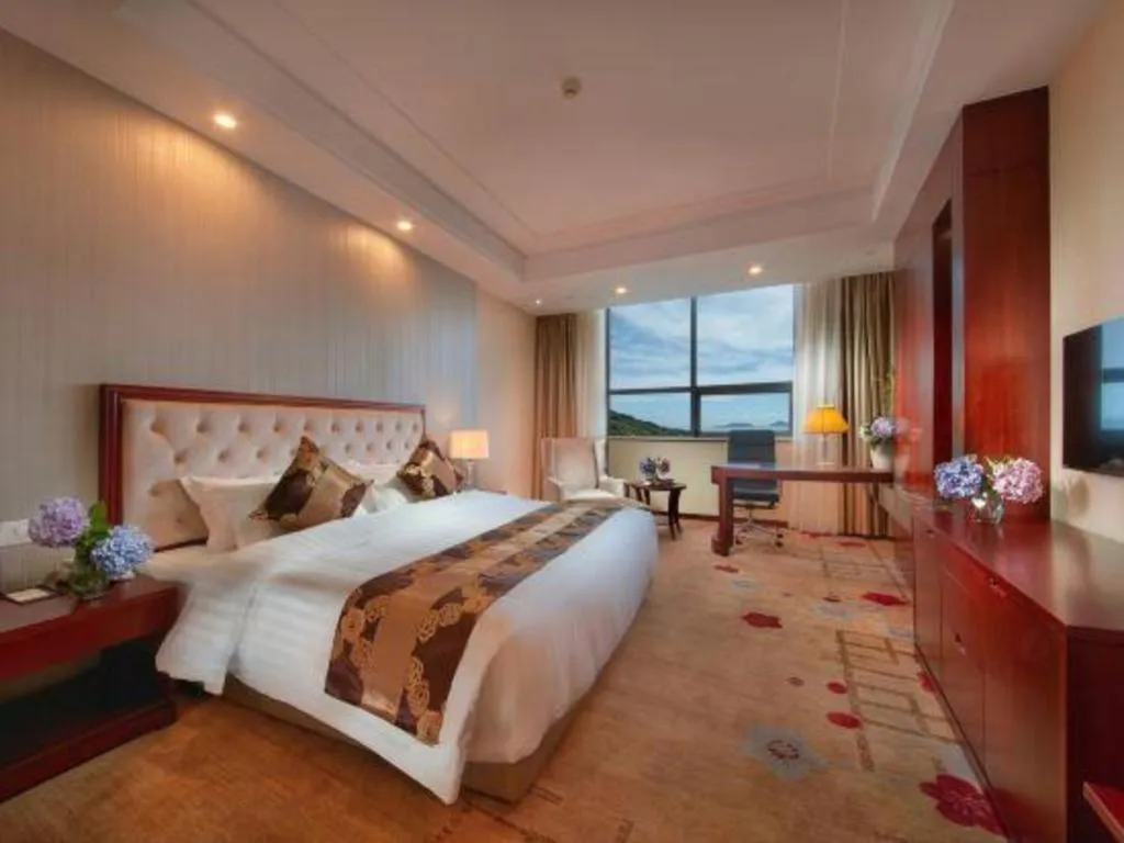 Bed in New Century Hotel Putuo Zhoushan