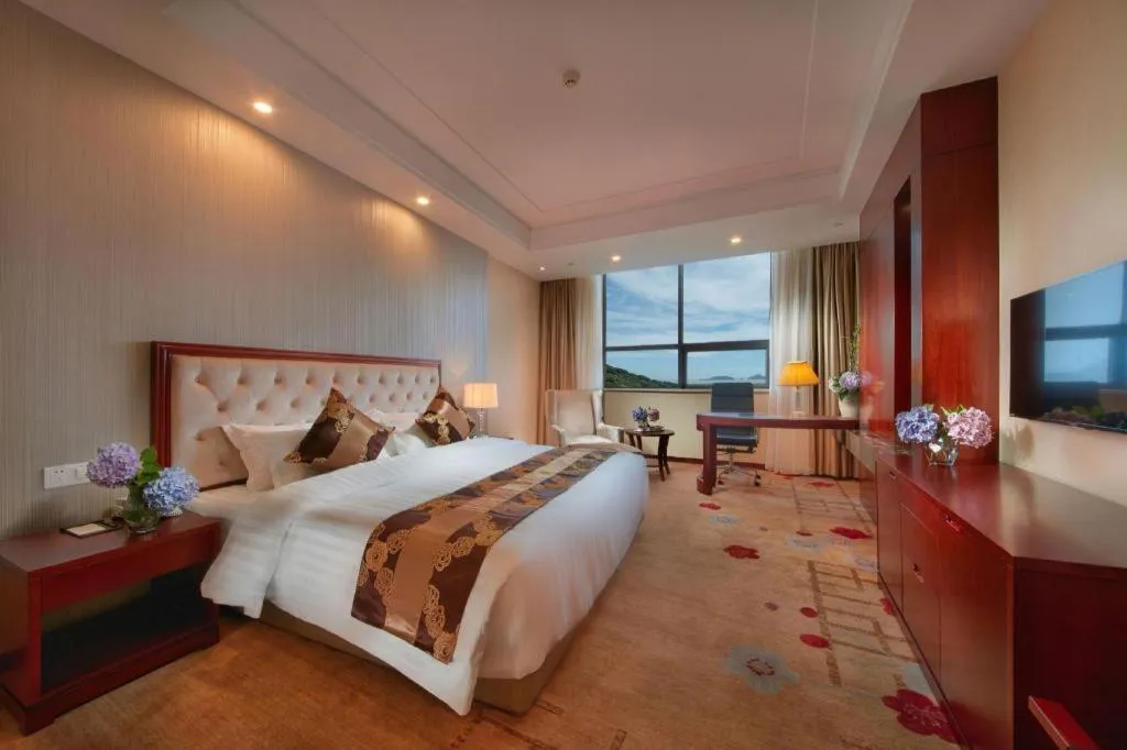 Bed in New Century Hotel Putuo Zhoushan