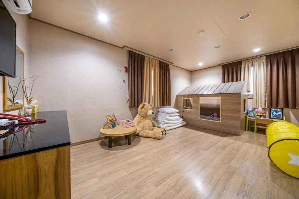 Seogwipo (Seongsan) Beach Hotel