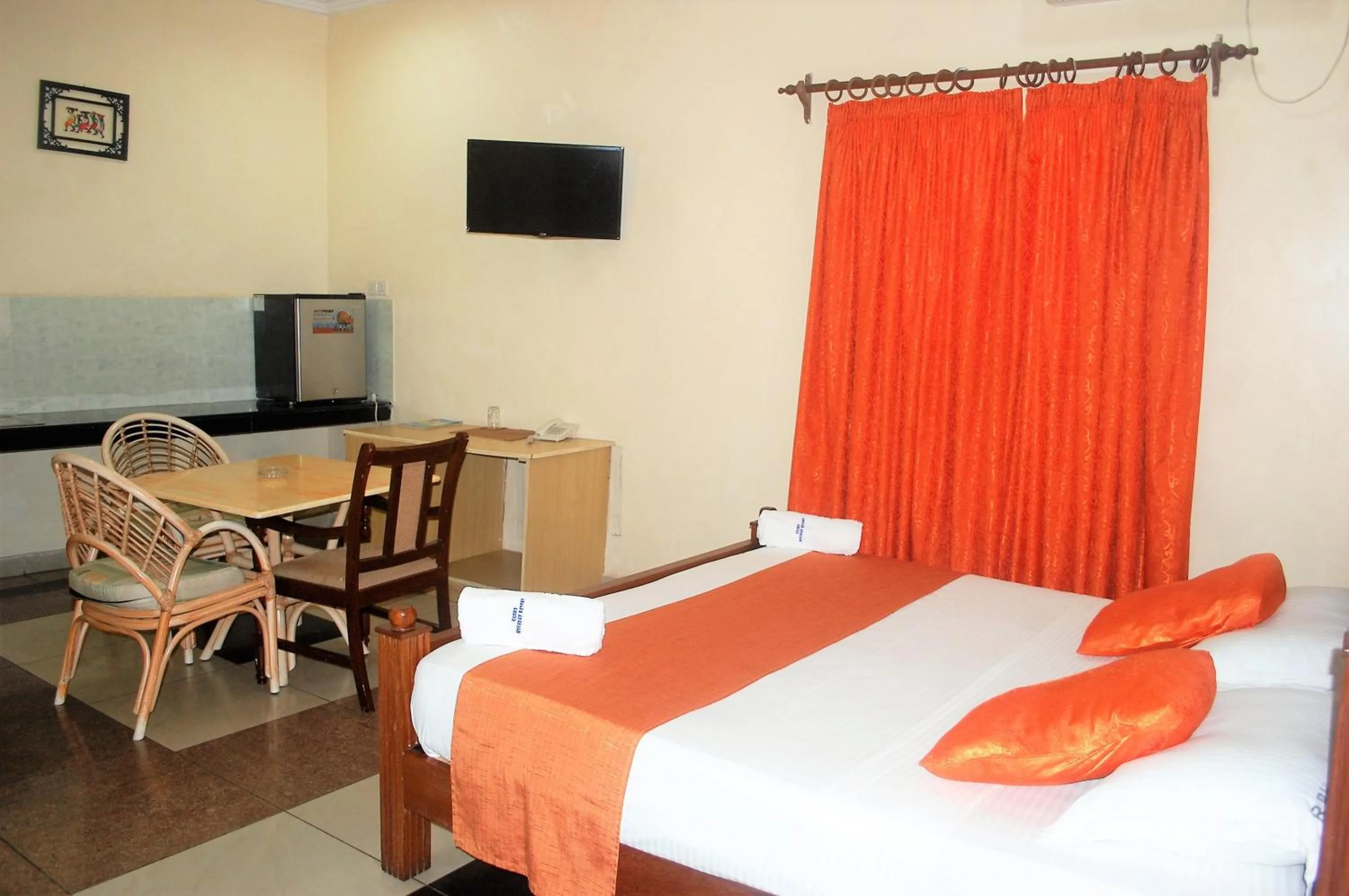 Bathroom, Bed in Regency Park Hotel