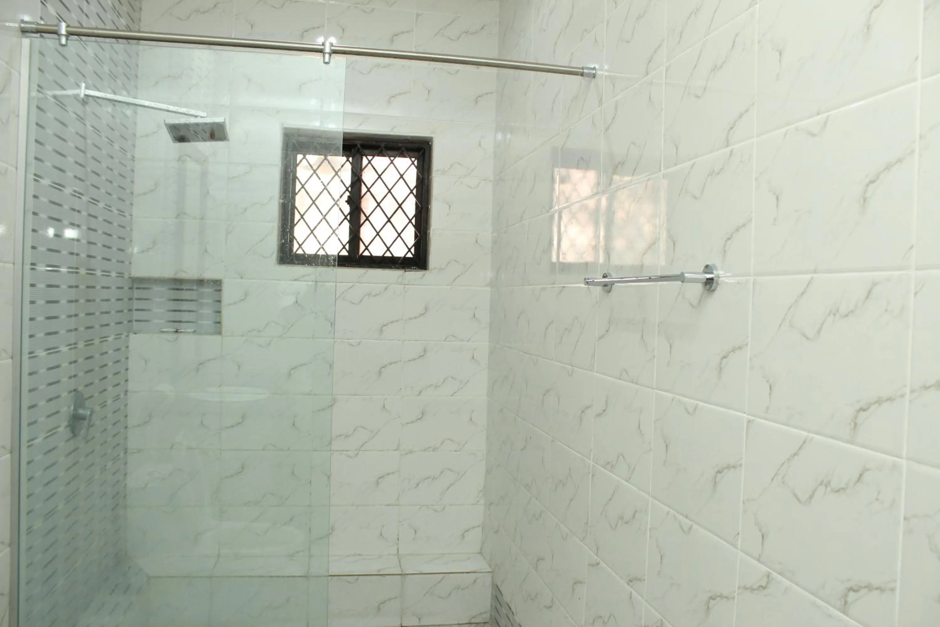 Shower in Regency Park Hotel