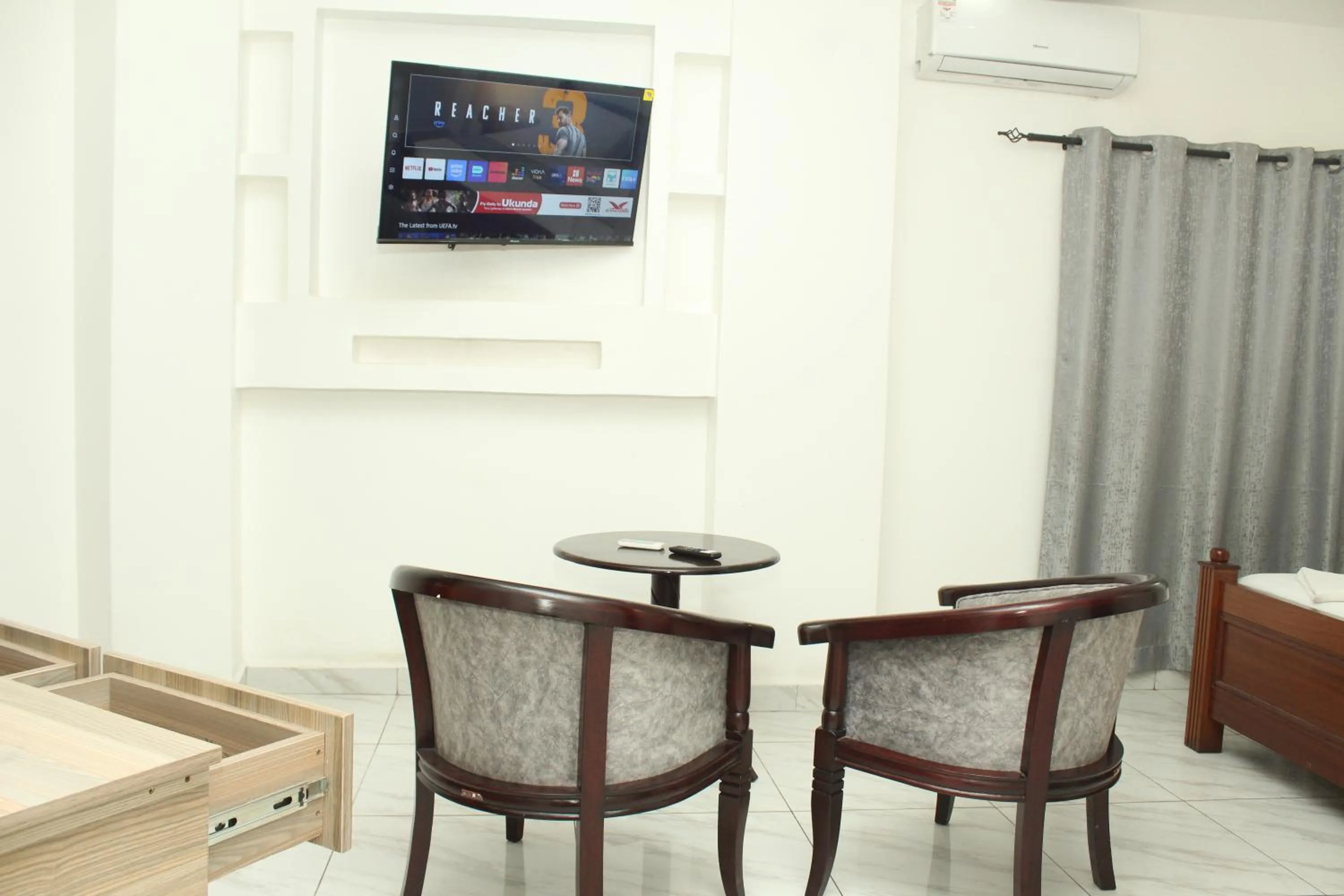 Evening entertainment in Regency Park Hotel