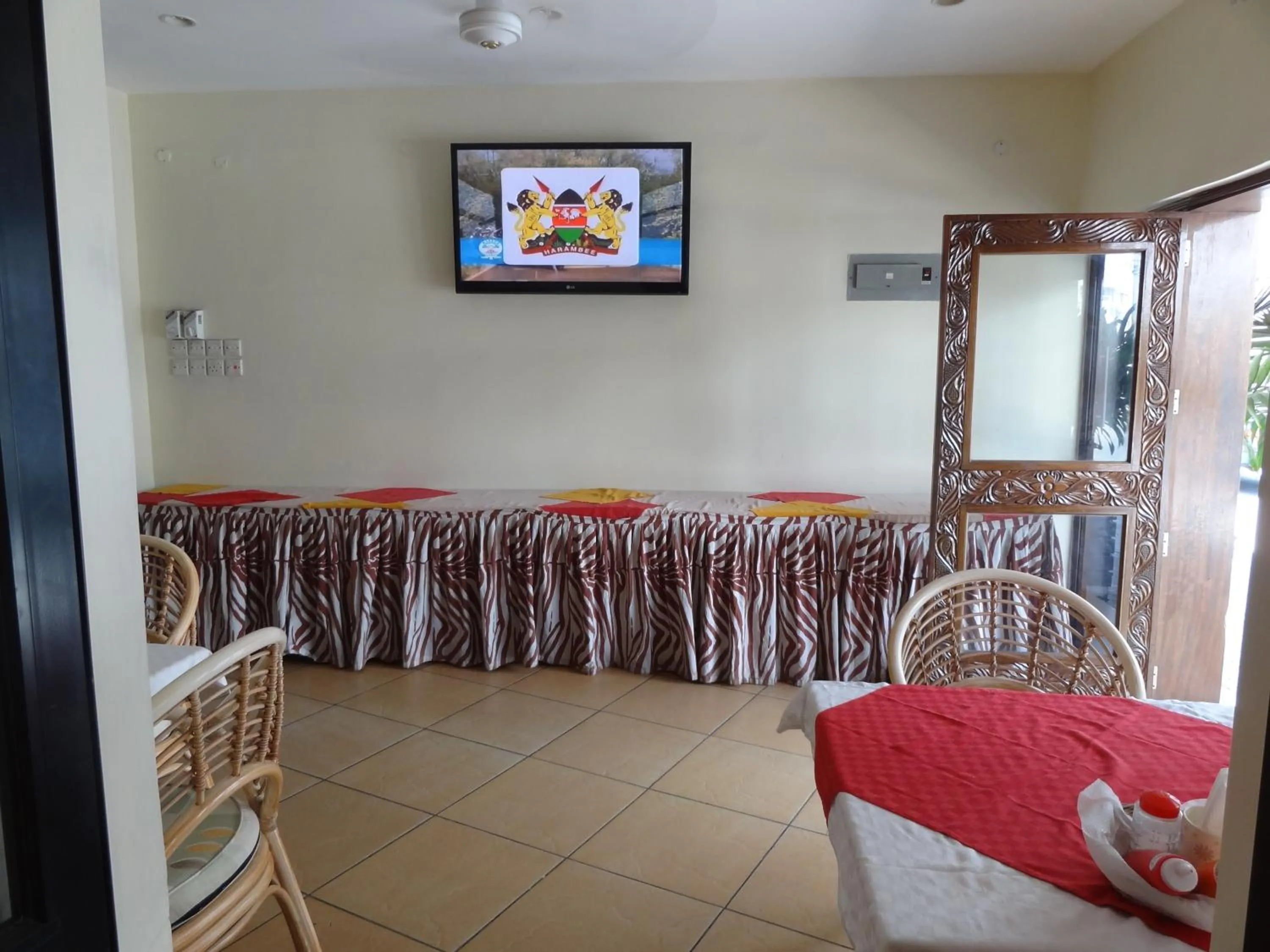 Restaurant/places to eat, Bed in Regency Park Hotel