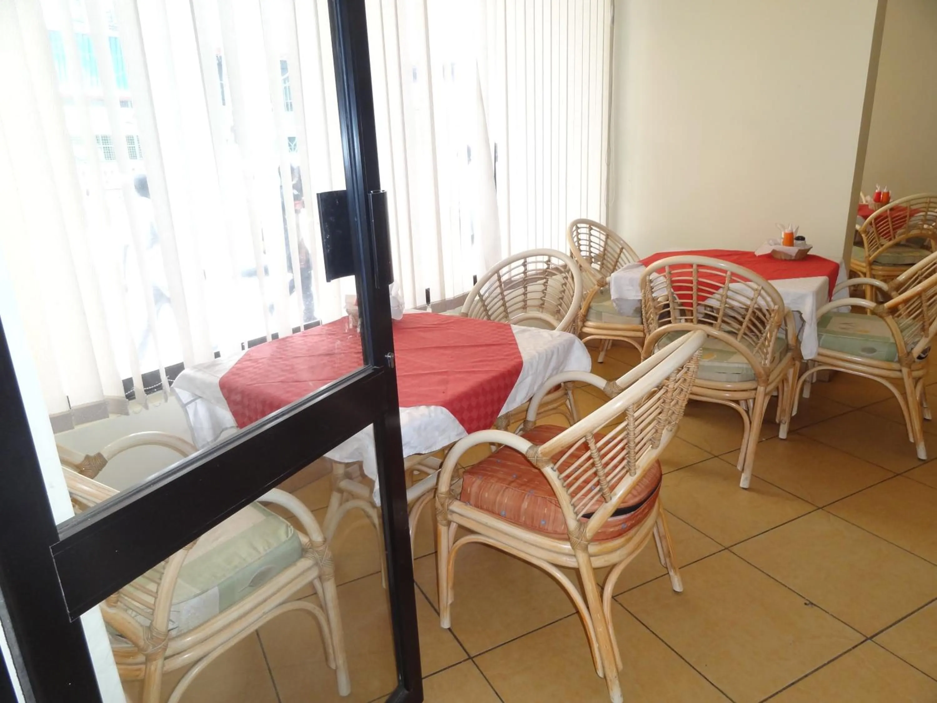 Dining area in Regency Park Hotel