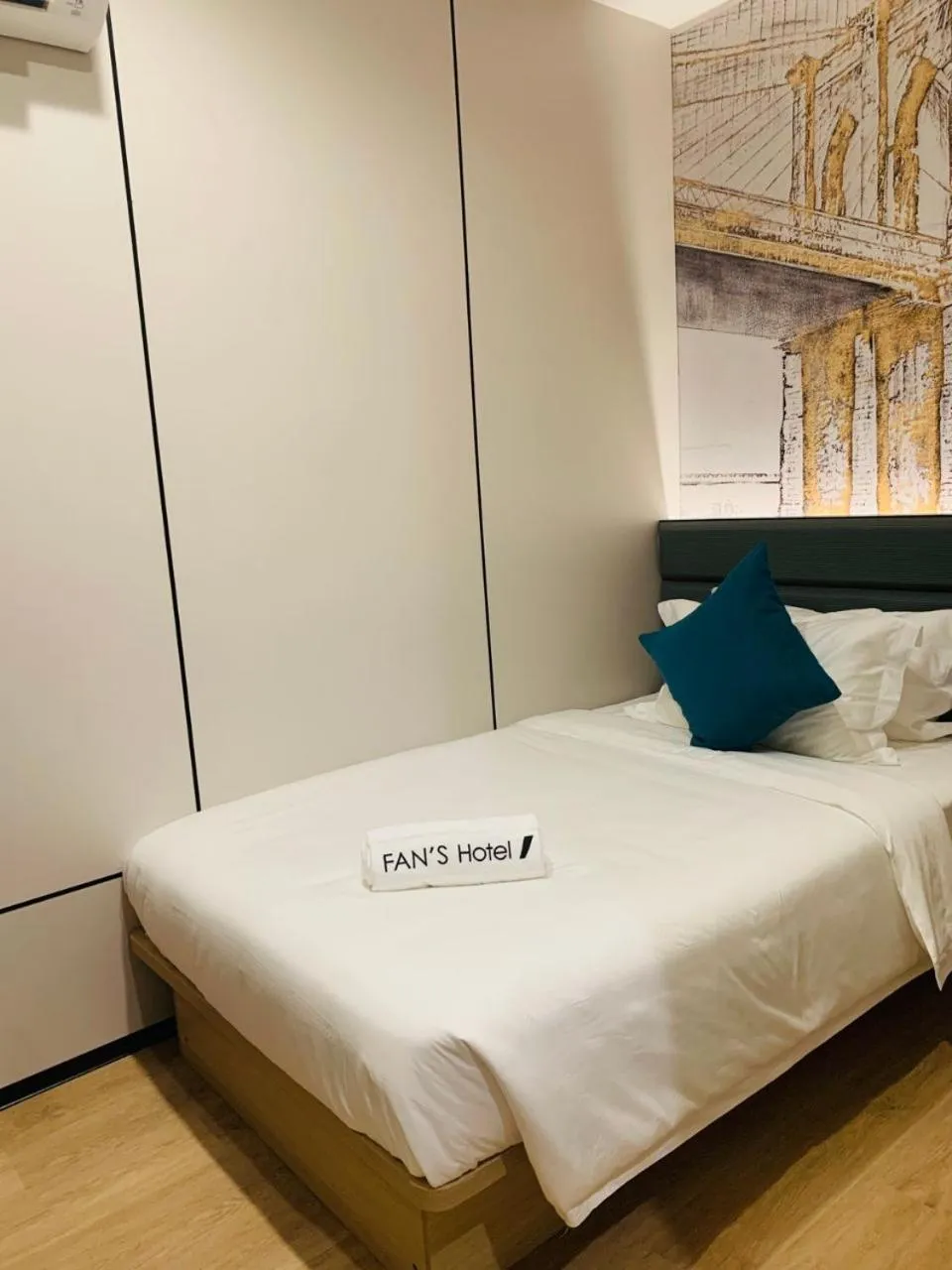 Bedroom, Bed in Fan's Hotel Palo