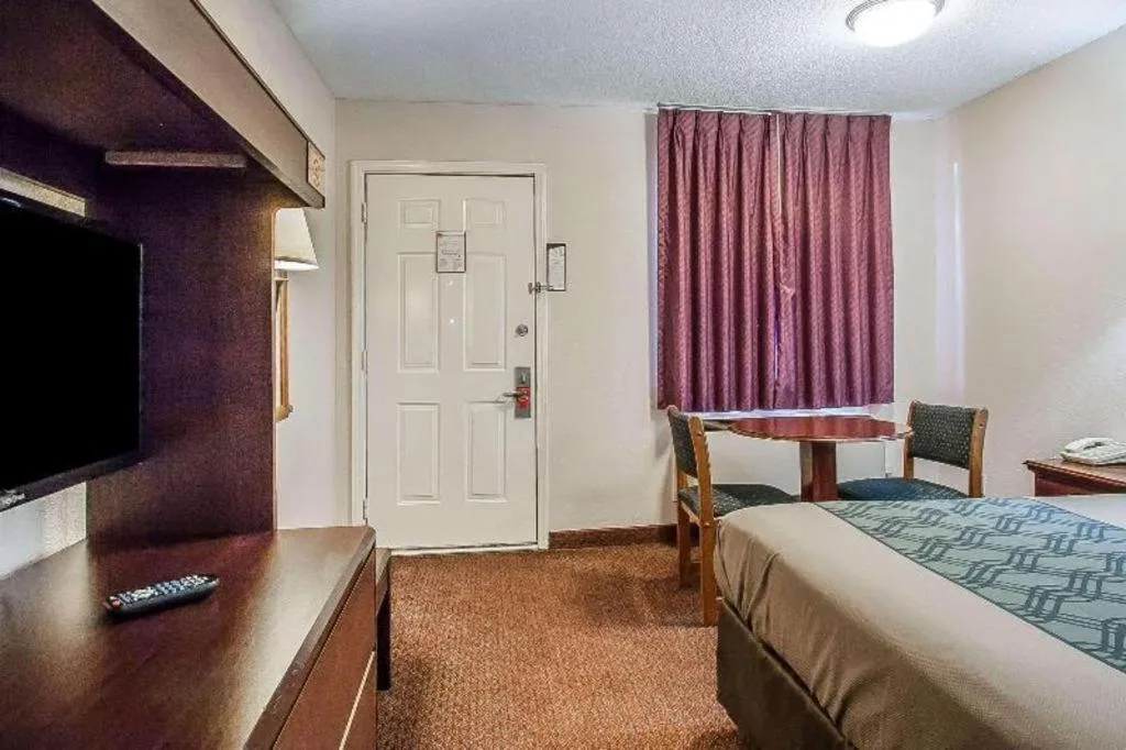 Bed in Quality Inn Brownsville