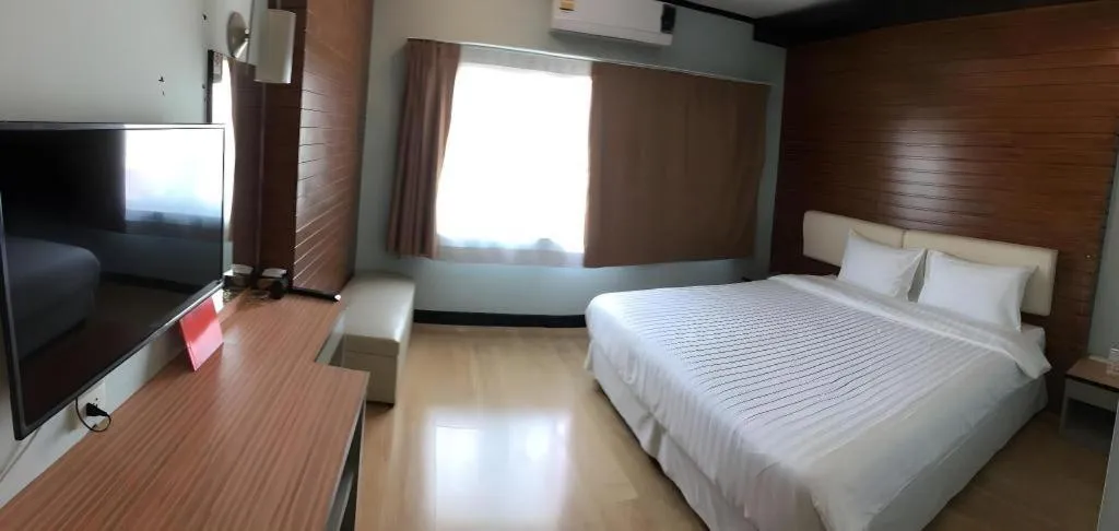 Bed in Cactus Resort & Hotel