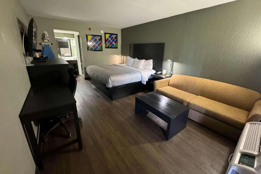 Bed in Quality Inn & Suites near Panama City Beach