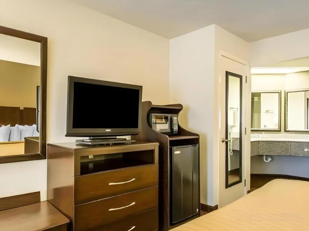 Bed in Quality Inn & Suites near Panama City Beach