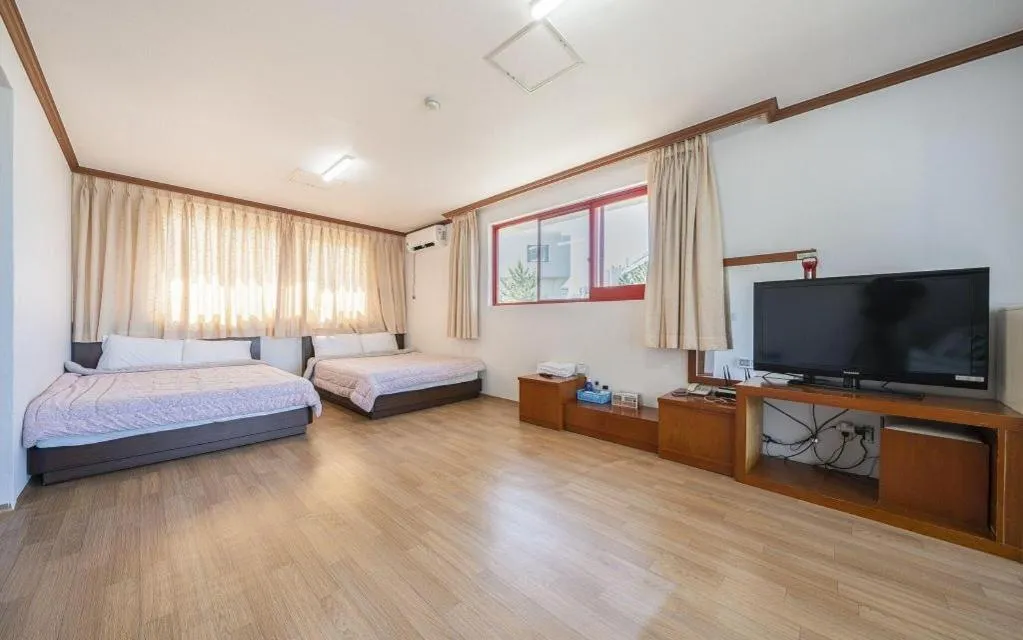 Bed in Gangneung Gyeongpodae Gangneung Motel