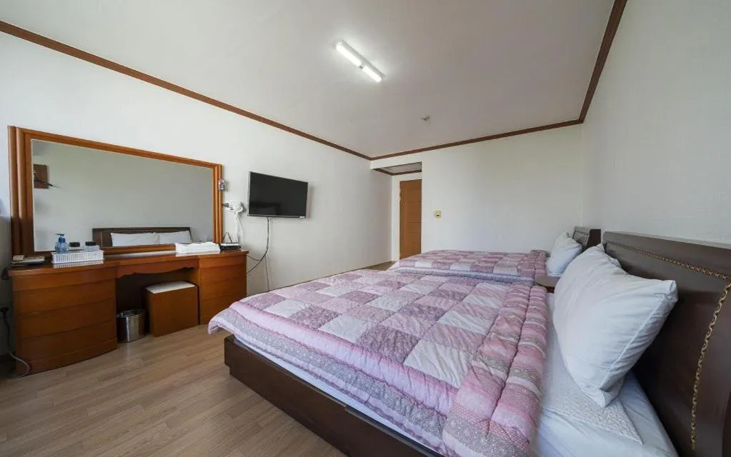 Bed in Gangneung Gyeongpodae Gangneung Motel