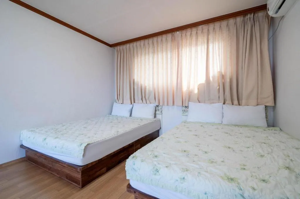Bed in Gangneung Gyeongpodae Gangneung Motel