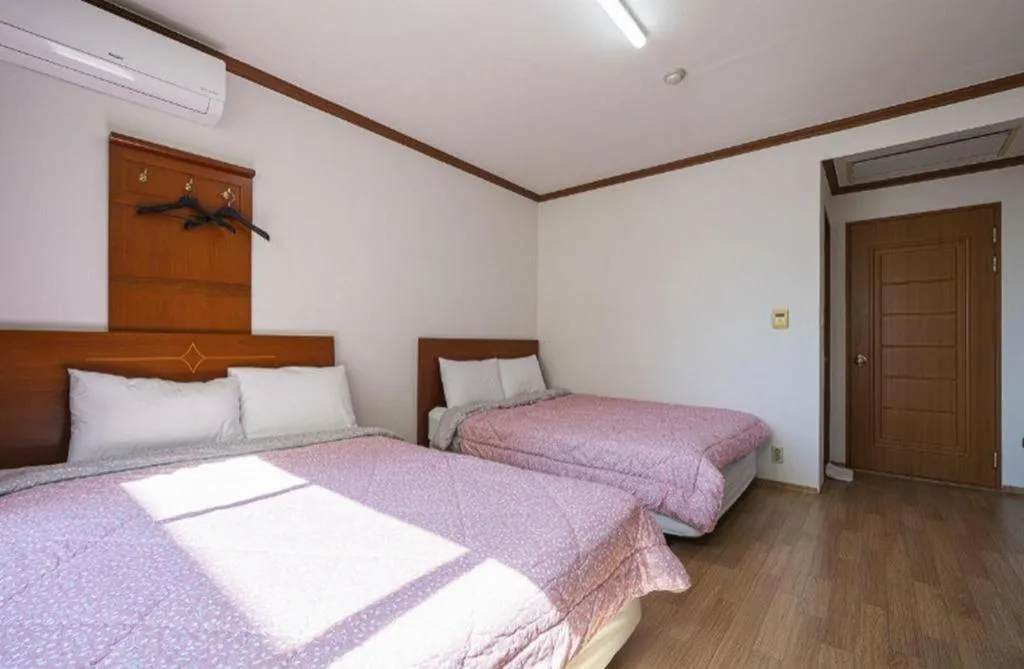 Bed in Gangneung Gyeongpodae Gangneung Motel