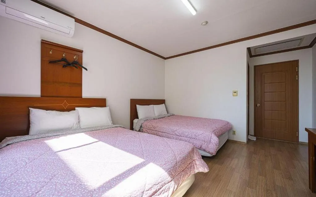Bed in Gangneung Gyeongpodae Gangneung Motel