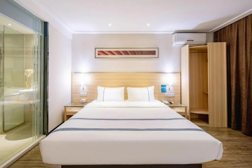 Bed in City Comfort Inn Beihai RT-Mart High Speed Railway Station