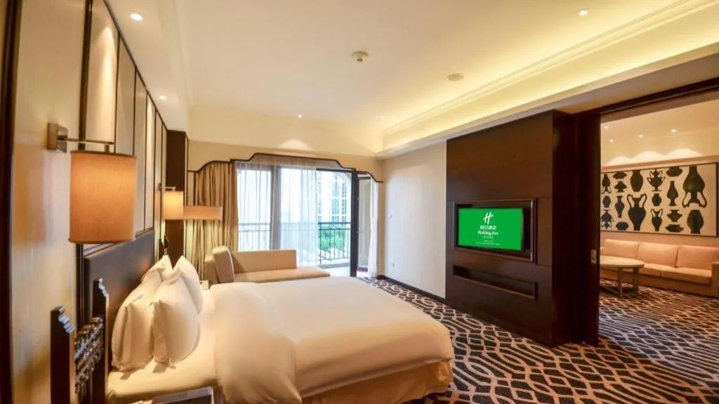 Bed in Holiday Inn Guangzhou Airport Zone By IHG