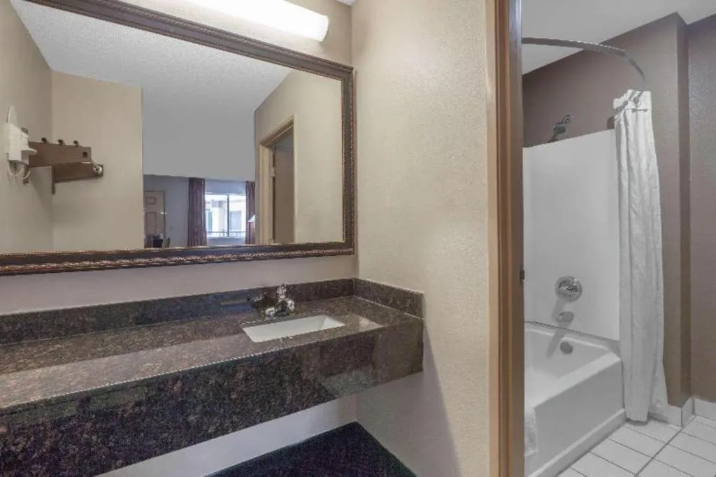 Knights Inn - Forest Hill, TX