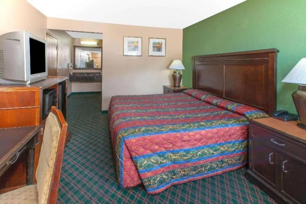 Bed in Knights Inn - Forest Hill, TX