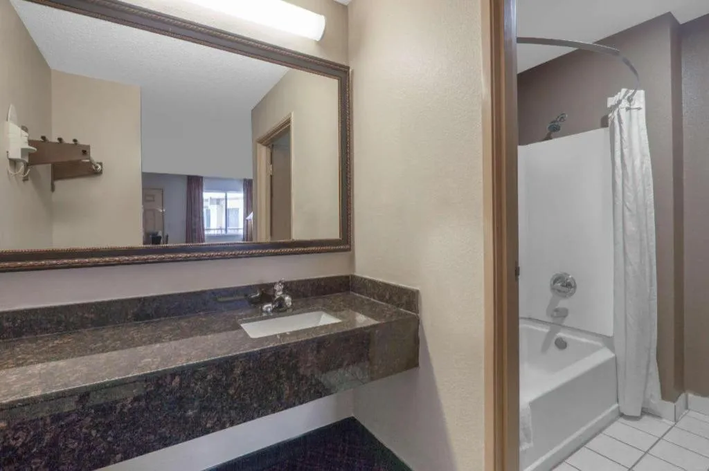 Knights Inn - Forest Hill, TX