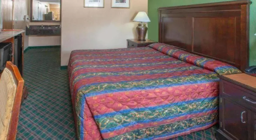 Bed in Knights Inn - Forest Hill, TX