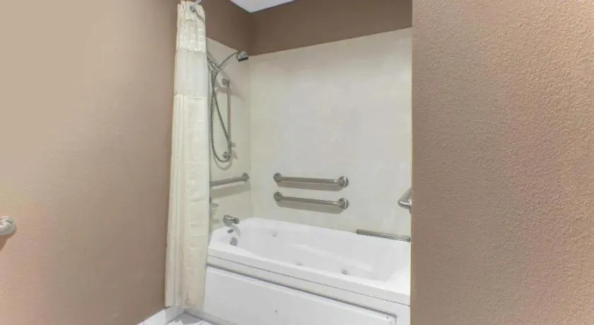 Knights Inn - Forest Hill, TX