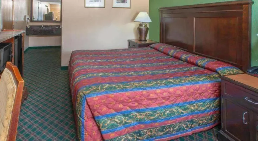 Bed in Knights Inn - Forest Hill, TX